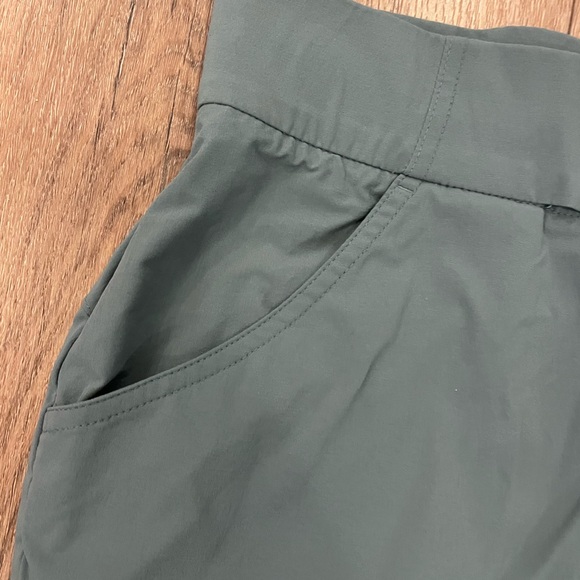 Columbia Omni Shield capris cropped pants sage green stretchy waist - Picture 2 of 7
